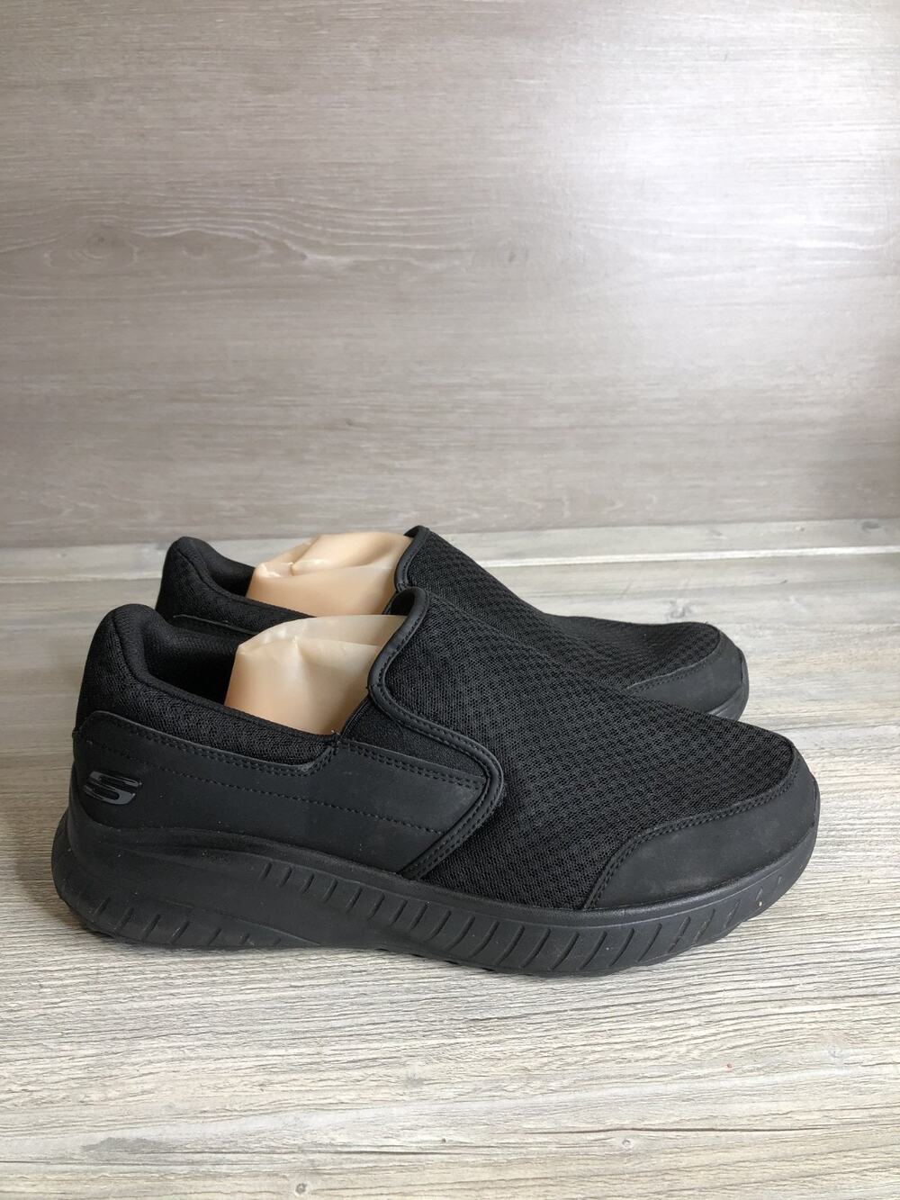 Skechers Work Relaxed Fit: Squad Chaos SR - Urgran Slip Resistant SZ 10 Wide
